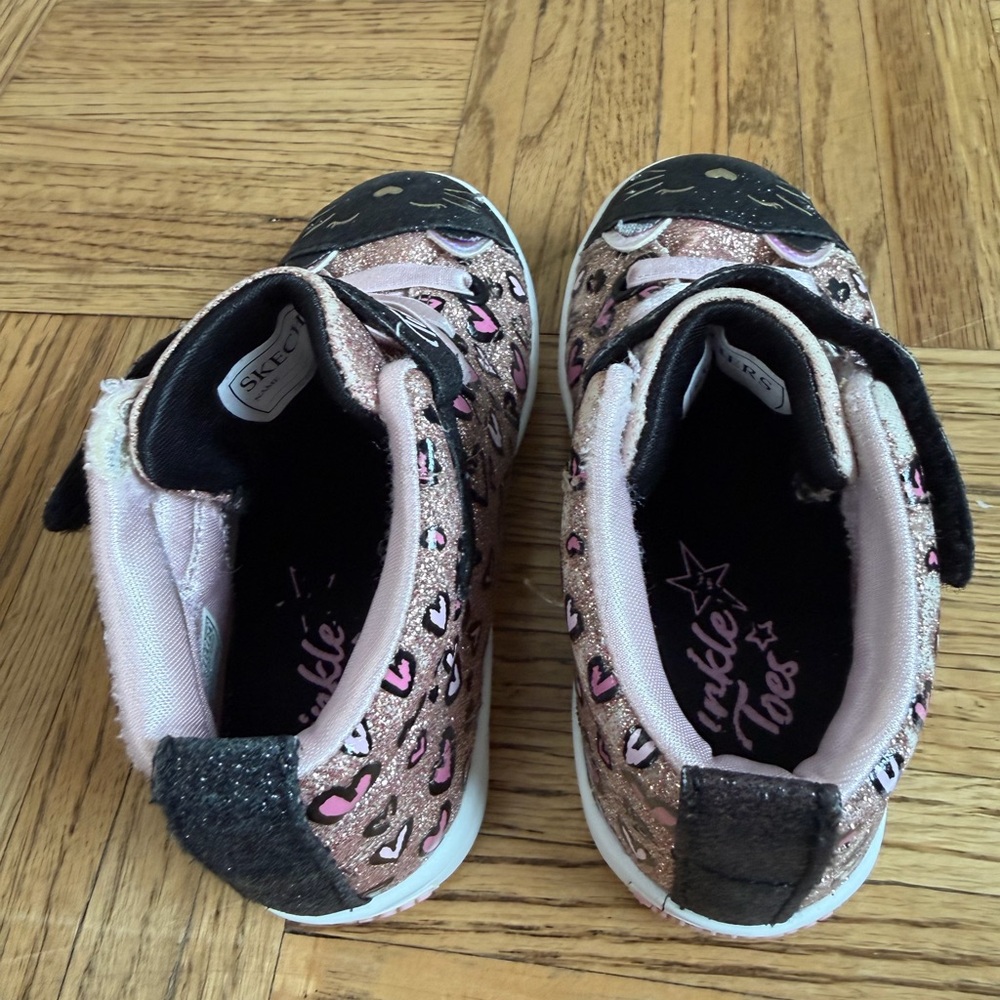Skechers Twinkle Toes Glitter Sneakers - Picture 8 of 16